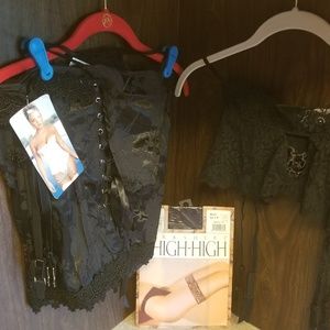 NWT 4 WOMENS LINGERIE GARTER BELTS MED. Blk.